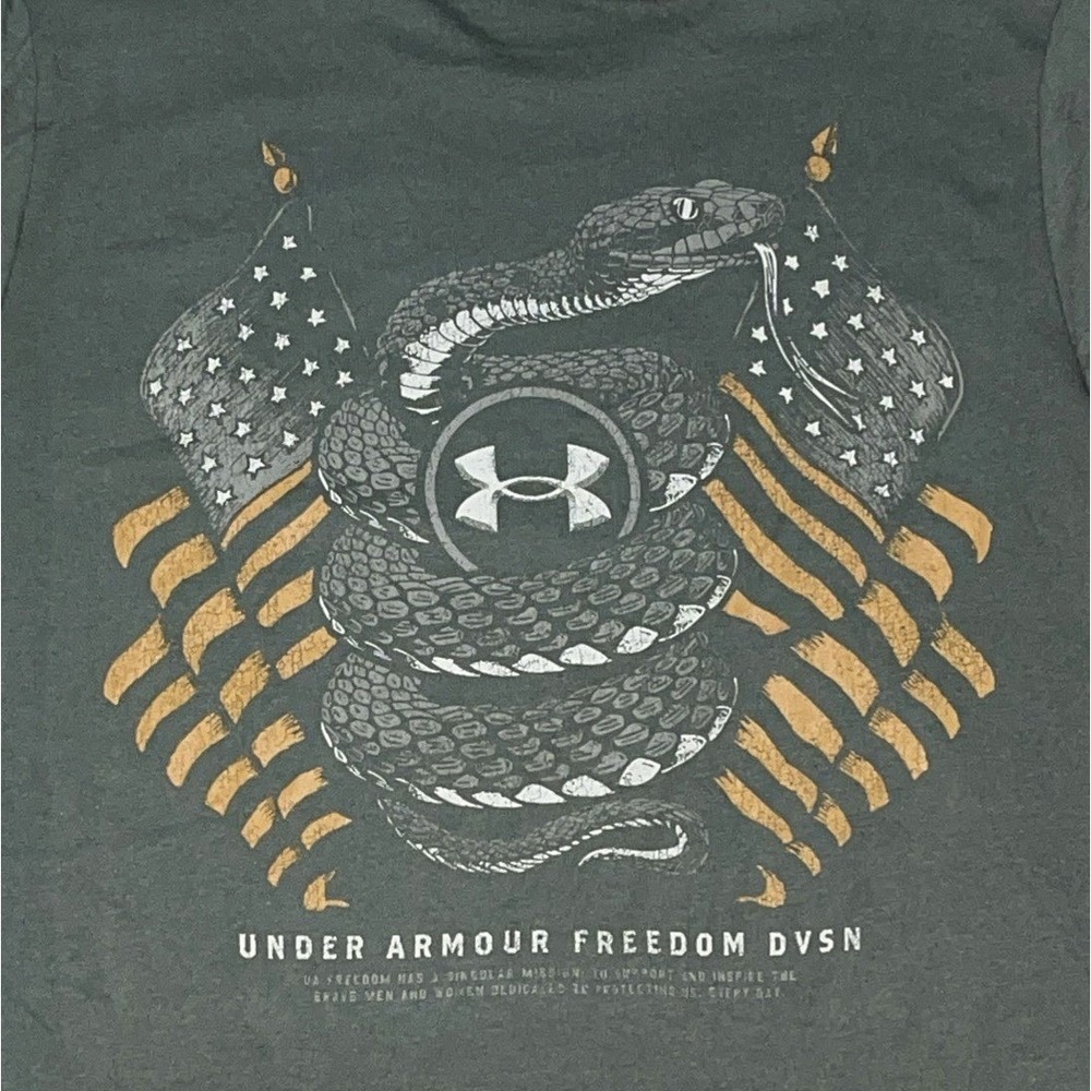 Under Armour Freedom T-Shirt Men's XL Loose Fit Green Snake USA‎ Flag Graphic